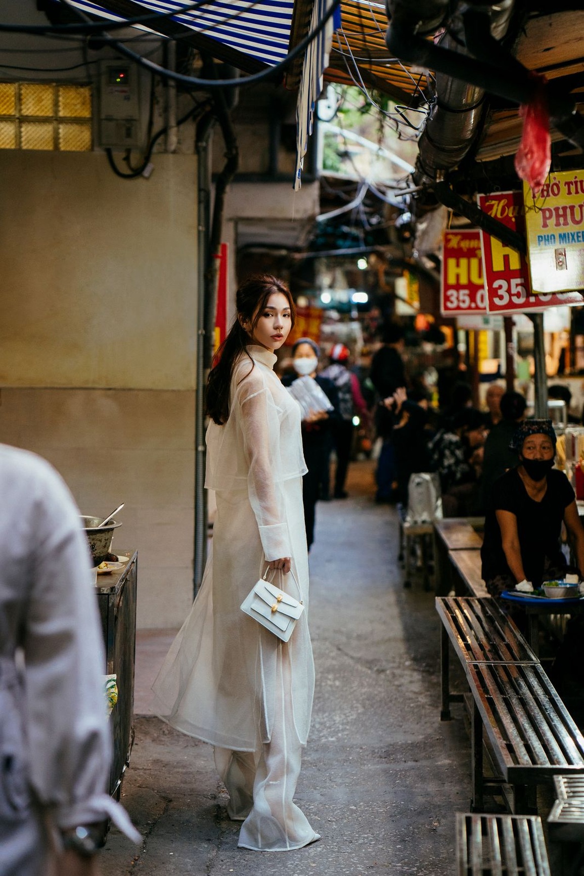 MC Hải Anh gợi nhớ Tết xưa từ Ô Quan Chưởng đến chợ Đồng Xuân - 8 MC Hải Anh gợi nhớ Tết xưa từ Ô Quan Chưởng đến chợ Đồng Xuân - 8