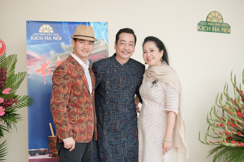 Dàn “Táo Quân” hội ngộ các thế hệ vàng của làng sân khấu Hà Nội - 21 Dàn “Táo Quân” hội ngộ các thế hệ vàng của làng sân khấu Hà Nội - 21