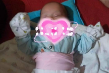 Bé trai 10 ngày tuổi bị bỏ trên ghế đá giữa đêm