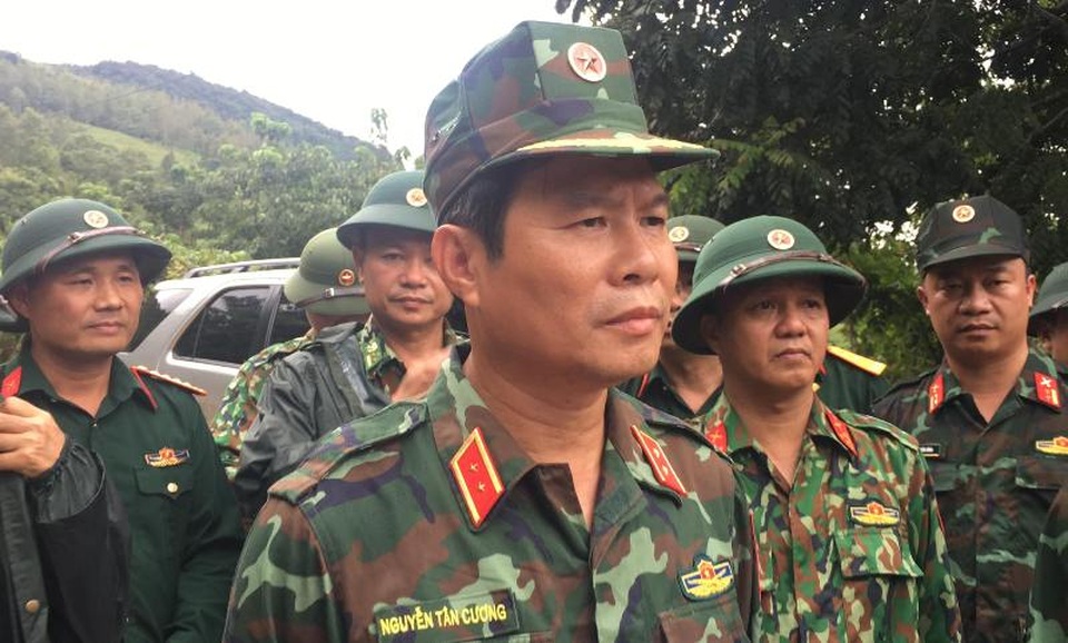Tìm thấy 14 thi thể trong 22 chiến sĩ gặp nạn, Quảng Trị cứu hộ xuyên đêm - 11 Tìm thấy 14 thi thể trong 22 chiến sĩ gặp nạn, Quảng Trị cứu hộ xuyên đêm - 11