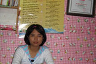 Cô sinh viên mồ côi ham học