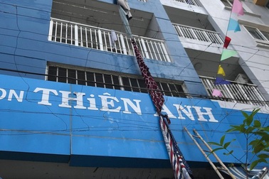 Cháy chung cư: Ngăn chặn khói vào nhà an toàn hơn đu dây xuống đất!