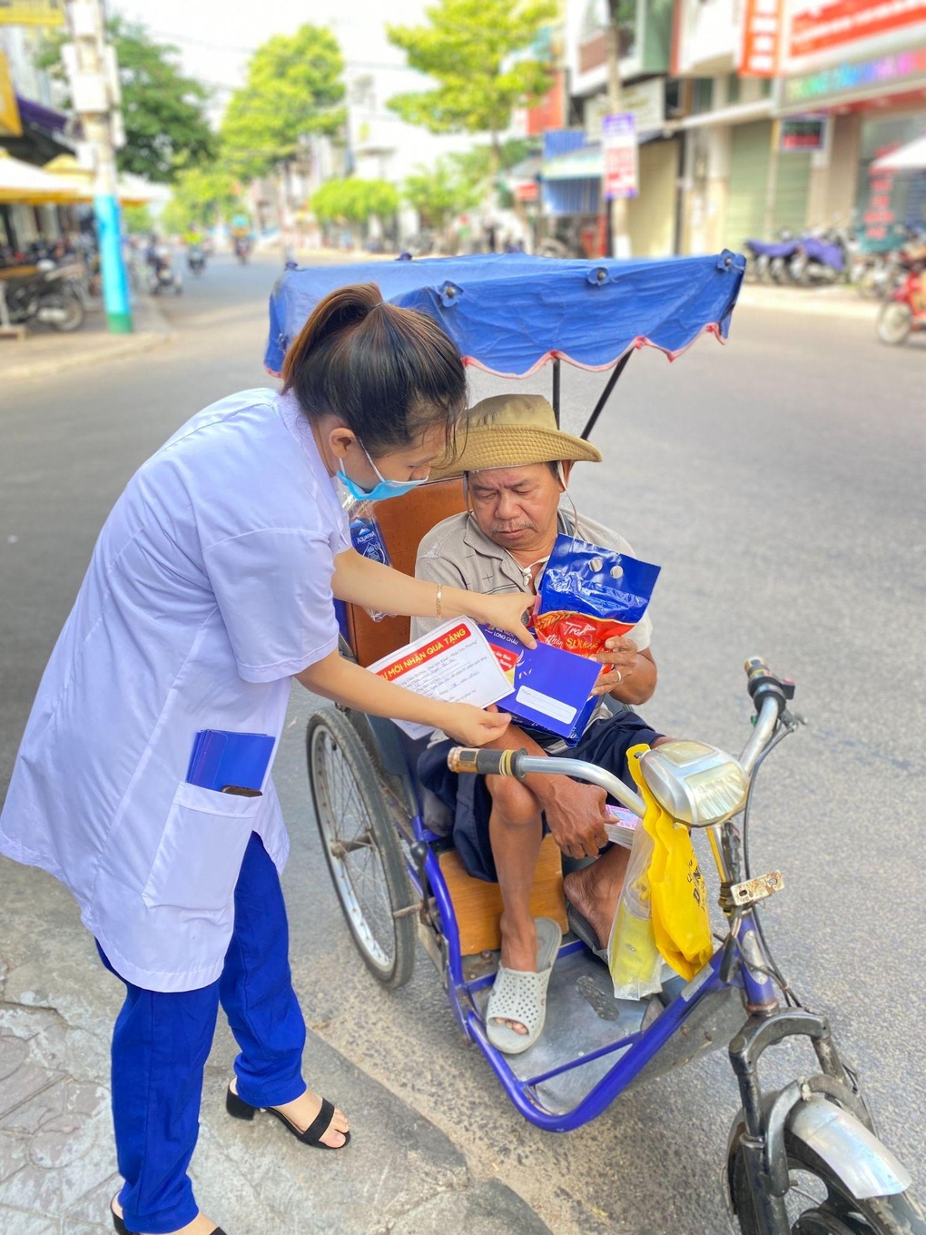 FPT Long Châu chung tay vì cộng đồng, tiếp tục hành trình Long Châu sẻ chia - 1 FPT Long Châu chung tay vì cộng đồng, tiếp tục hành trình Long Châu sẻ chia - 1