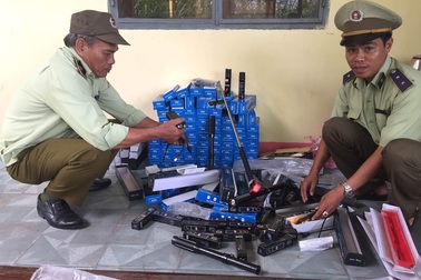 Quảng Nam: Bắt xe khách vận chuyển “hàng nóng”