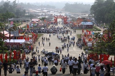 Vạn người về đất Tổ đón đợi thời khắc dâng hương các Vua Hùng