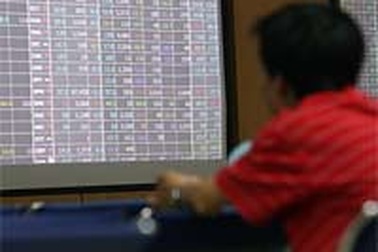 Diễn biến trái ngược trên hai sàn