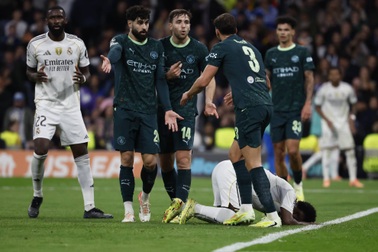 Gục ngã trước Man City, Real Madrid rơi vào khủng hoảng