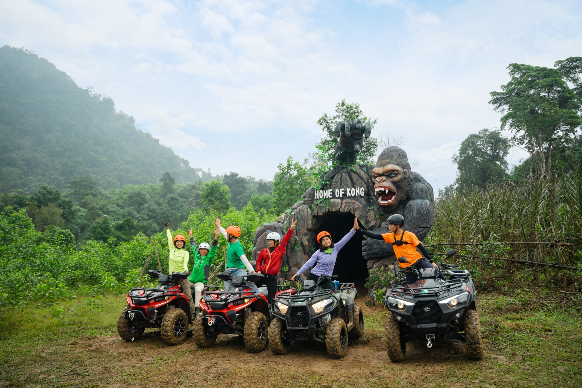 Độc đáo tour lái xe mạo hiểm giữa rừng, khám phá nhà Kong ở Quảng Bình - 1 Độc đáo tour lái xe mạo hiểm giữa rừng, khám phá nhà Kong ở Quảng Bình - 1