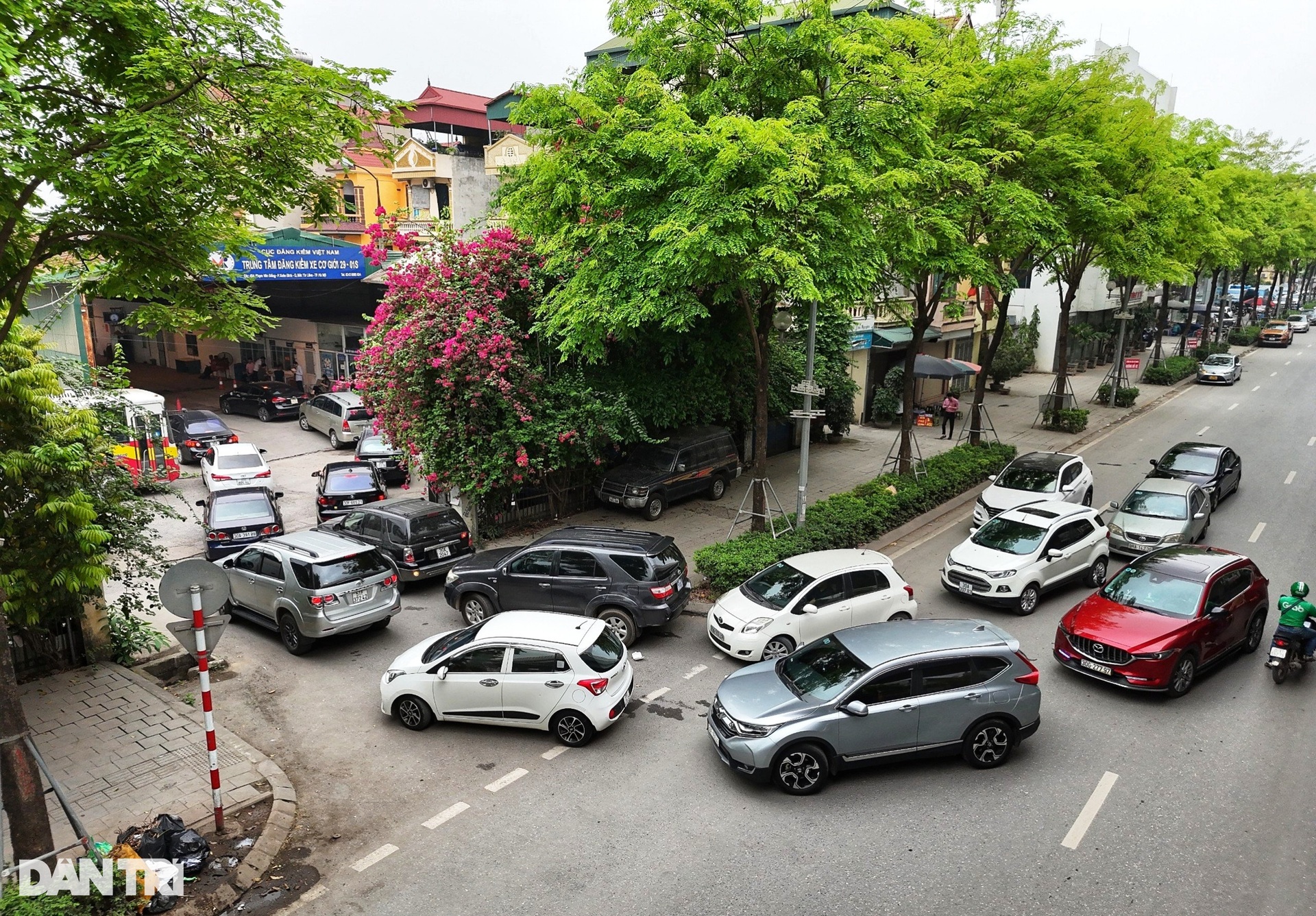 Đăng kiểm ô tô lại căng - 1 Đăng kiểm ô tô lại căng - 1