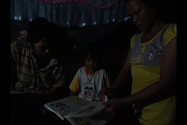 Niềm vui của bé Thùy Dương khi có nhà mới từ sự hỗ trợ của bạn đọc Dân trí