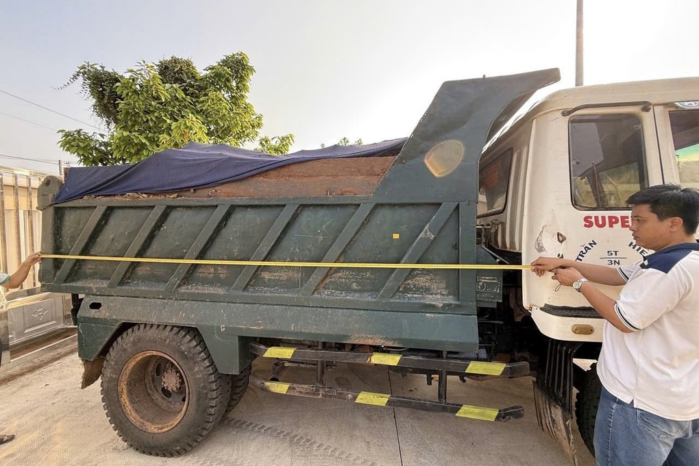 Một người bị phạt 69 triệu đồng vì khai thác đất trái phép ở TPHCM - 2