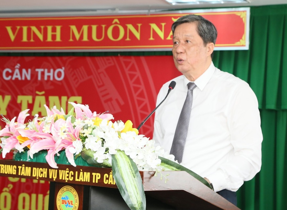 Trao, truy tặng Huân chương Độc lập tới gia đình có nhiều liệt sỹ hy sinh - 2 Trao, truy tặng Huân chương Độc lập tới gia đình có nhiều liệt sỹ hy sinh - 2