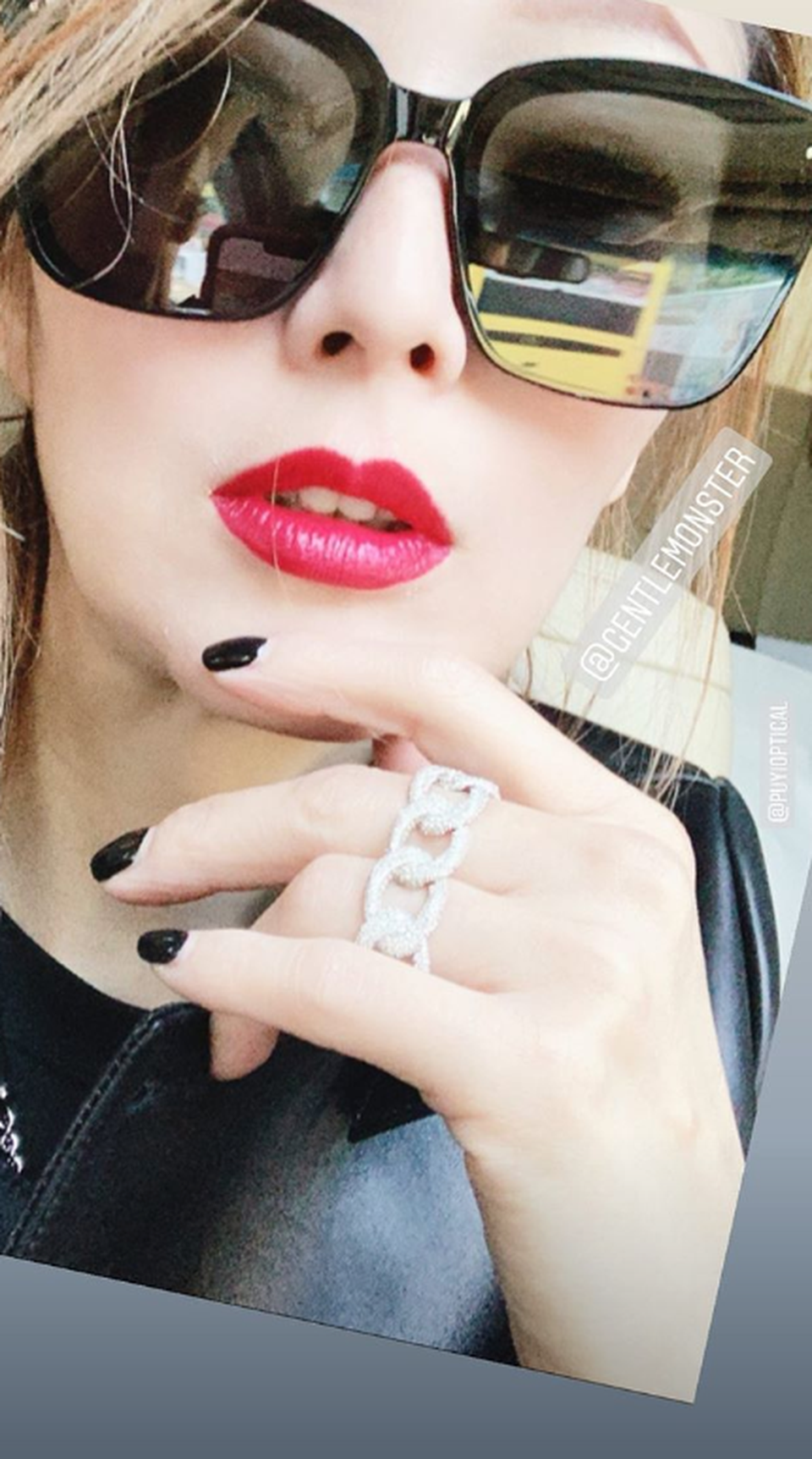 Dáng vóc và cơ bụng đáng ghen tị của diva 47 tuổi Trịnh Tú Văn - 4 Dáng vóc và cơ bụng đáng ghen tị của diva 47 tuổi Trịnh Tú Văn - 4