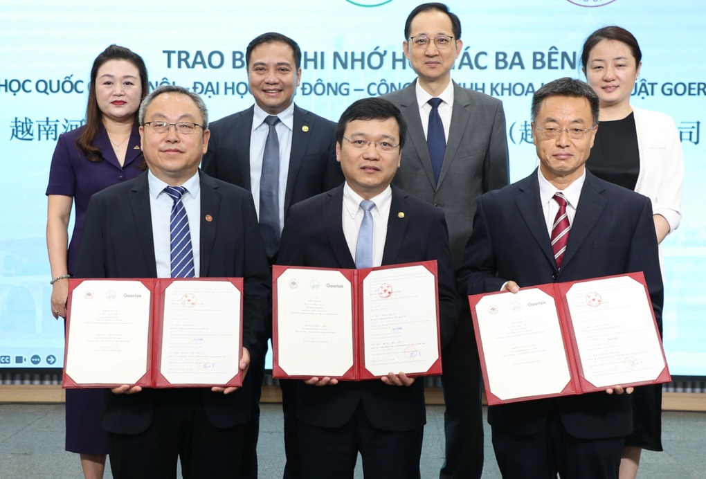 Die Hanoi National University arbeitet mit chinesischen Partnern zusammen, um hochqualifiziertes Personal auszubilden - 1 ĐHQG Hà Nội phối hợp với đối tác Trung Quốc đào tạo nhân lực chất lượng cao - 1