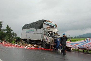 Hai vụ tai nạn, 3 người chết, 3 học sinh bị thương