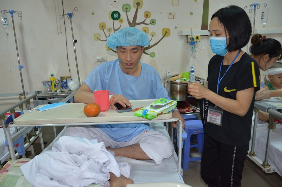 Chàng trai nằm bất tỉnh 2 ngày trong phòng trọ thêm một lần được sống - 2 Chàng trai nằm bất tỉnh 2 ngày trong phòng trọ thêm một lần được sống - 2