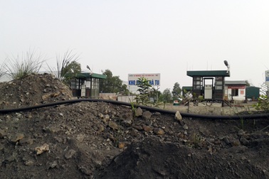 Khởi tố 11 bị can ăn cắp dầu táo tợn tại khai trường than