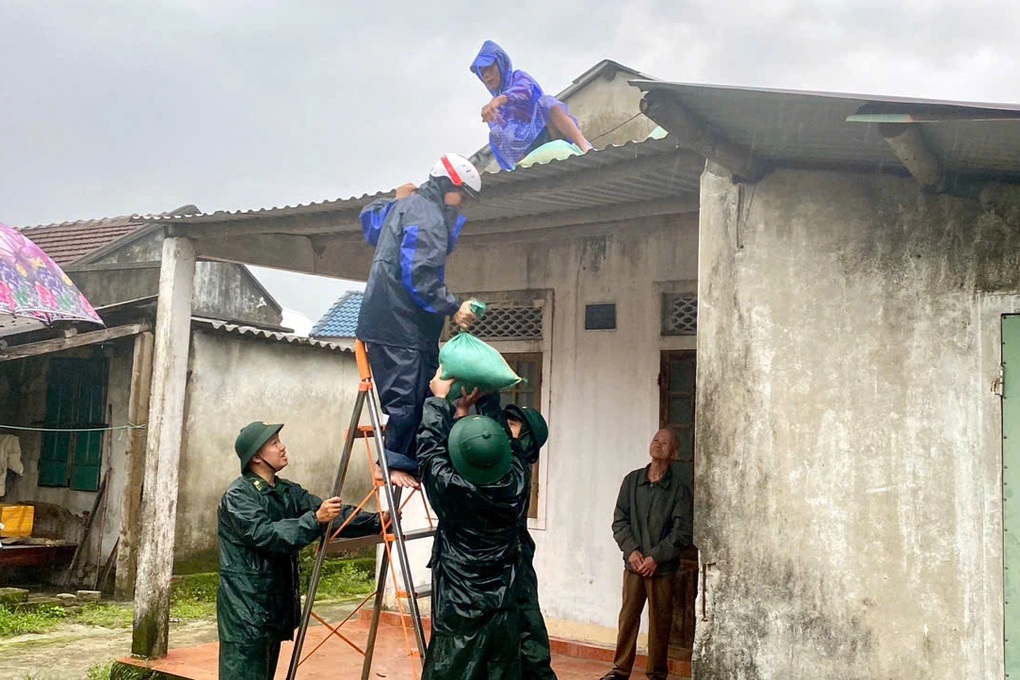 Đà Nẵng yêu cầu dân hạn chế ra đường, TT-Huế vận động dự trữ hàng hóa - 2 Đà Nẵng yêu cầu dân hạn chế ra đường, TT-Huế vận động dự trữ hàng hóa - 2