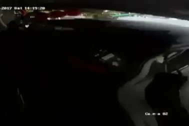 Kinh hoàng xe bồn mất phanh lao vào cửa hàng