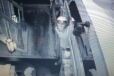 Ra ngoài ăn tối 1 giờ, mất toi 300 triệu đồng