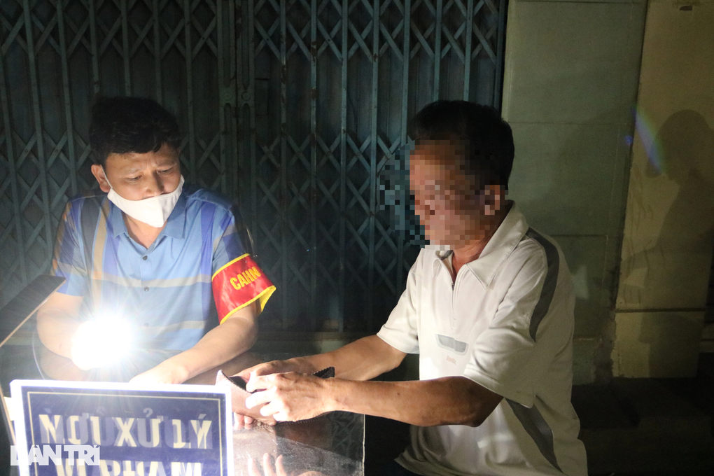 Bị kiểm tra độ cồn, tài xế chây ỳ không chấp hành vì nhà gần đây - 5 Bị kiểm tra độ cồn, tài xế chây ỳ không chấp hành vì nhà gần đây - 5