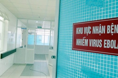 Về từ vùng dịch Ebola, bệnh nhân uống hạ sốt lọt qua 4 sân bay
