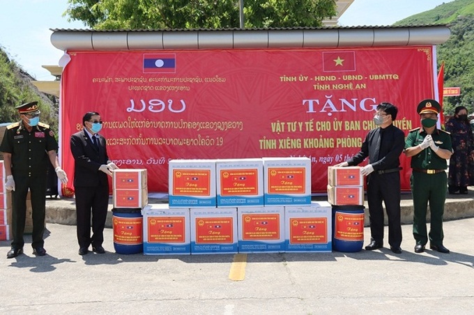 Nghệ An: Đón 95 hài cốt liệt sỹ hi sinh tại Lào - Ảnh 2. Nghệ An: Đón 95 hài cốt liệt sỹ hi sinh tại Lào - Ảnh 2.