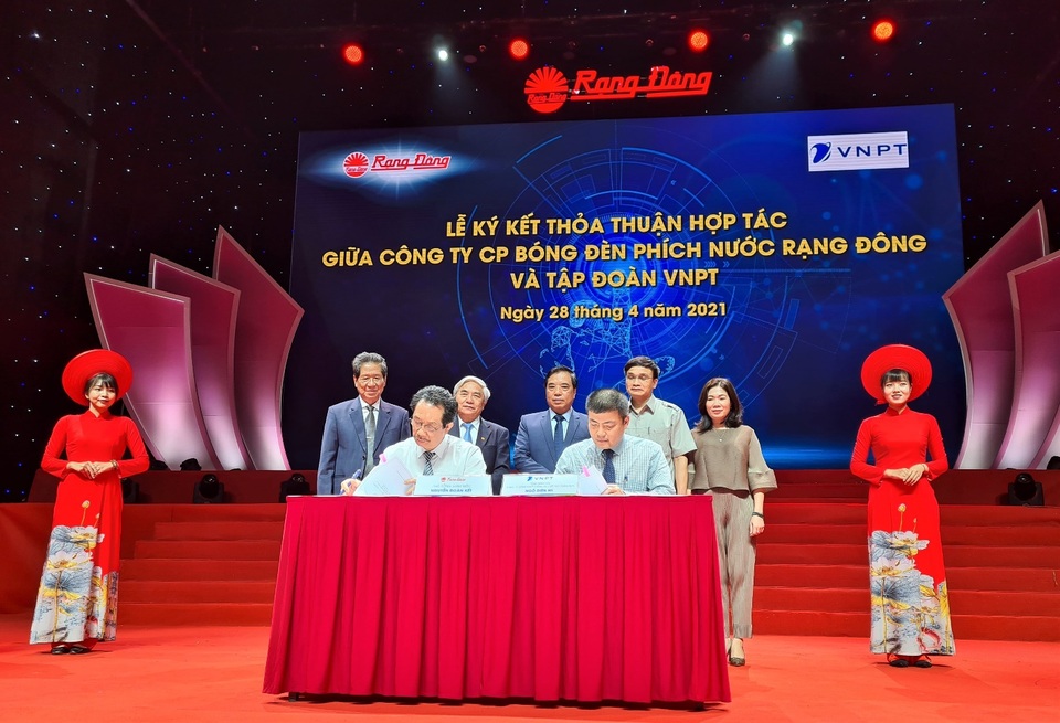 60 năm tiên phong và giữ vững vị thế của Rạng Đông trong lĩnh vực chiếu sáng - 1 60 năm tiên phong và giữ vững vị thế của Rạng Đông trong lĩnh vực chiếu sáng - 1