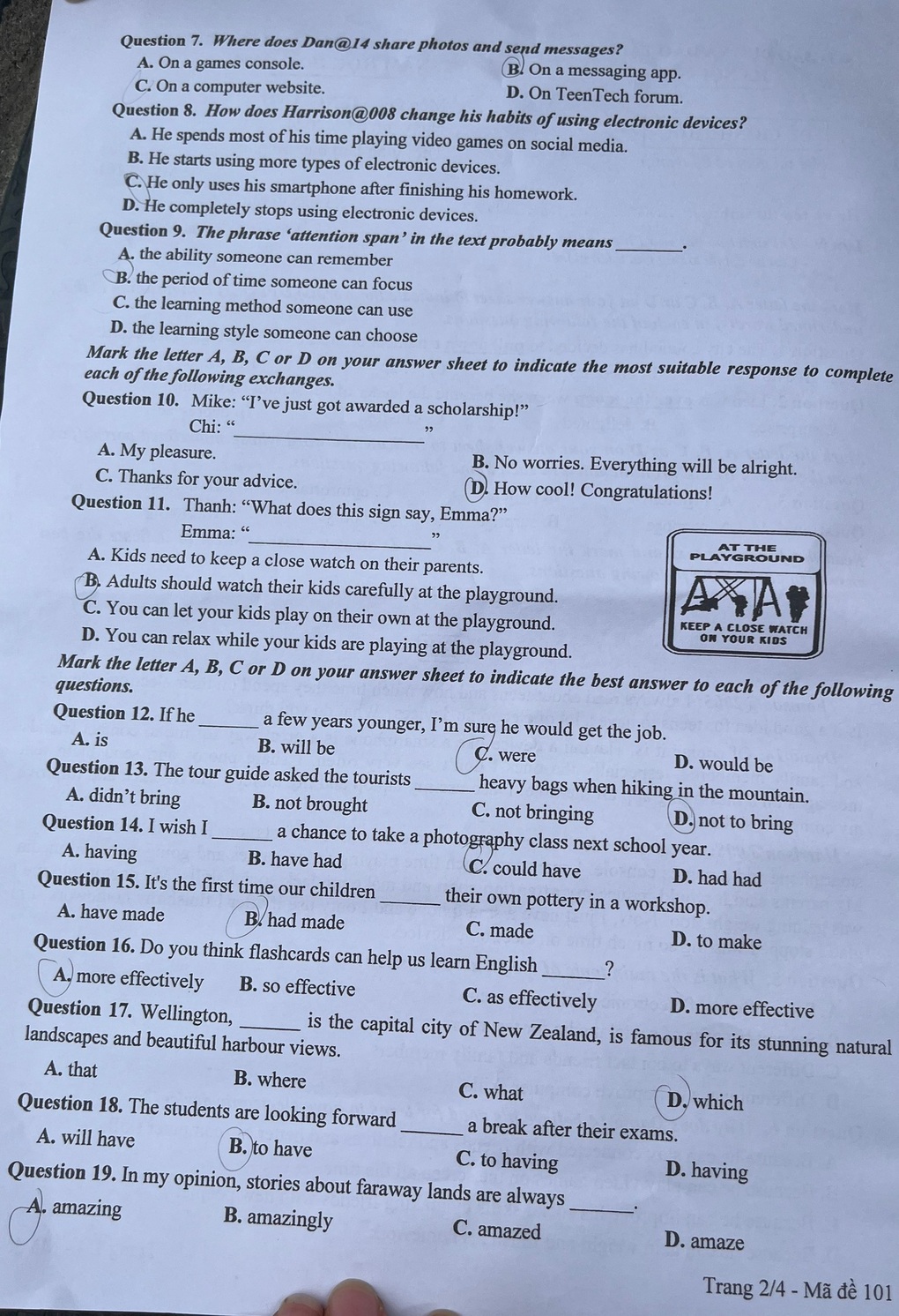 Mặt trái thiết bị điện tử với giới trẻ vào đề tiếng Anh thi lớp 10 ở Hà Nội - 2