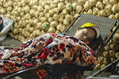 Những người phụ nữ quanh năm “ngủ ngồi”, không có ngày lễ 20/10