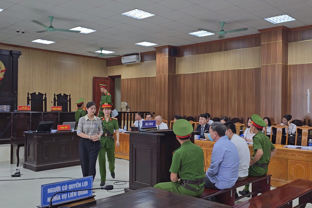 Cựu Giám đốc Sở GD-ĐT Thanh Hóa cùng đồng phạm hầu tòa - 1 Cựu Giám đốc Sở GD-ĐT Thanh Hóa cùng đồng phạm hầu tòa - 1