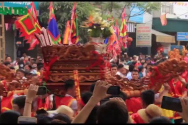 "Kiệu bay" độc đáo ở hội làng Thượng Lâm Trang