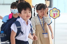 Ngày tựu trường, học sinh lớp 1 liên tục đòi về vì nhớ mẹ