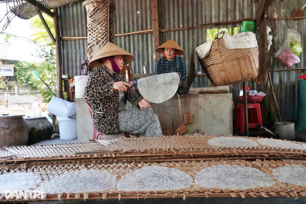 Làng bánh tráng lớn nhất miền Tây suốt đêm đỏ lửa phục vụ Tết - 2 Làng bánh tráng lớn nhất miền Tây suốt đêm đỏ lửa phục vụ Tết - 2