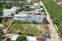 Nghi vấn lãnh đạo xã biến 2.500m2 đất công thành đất tư