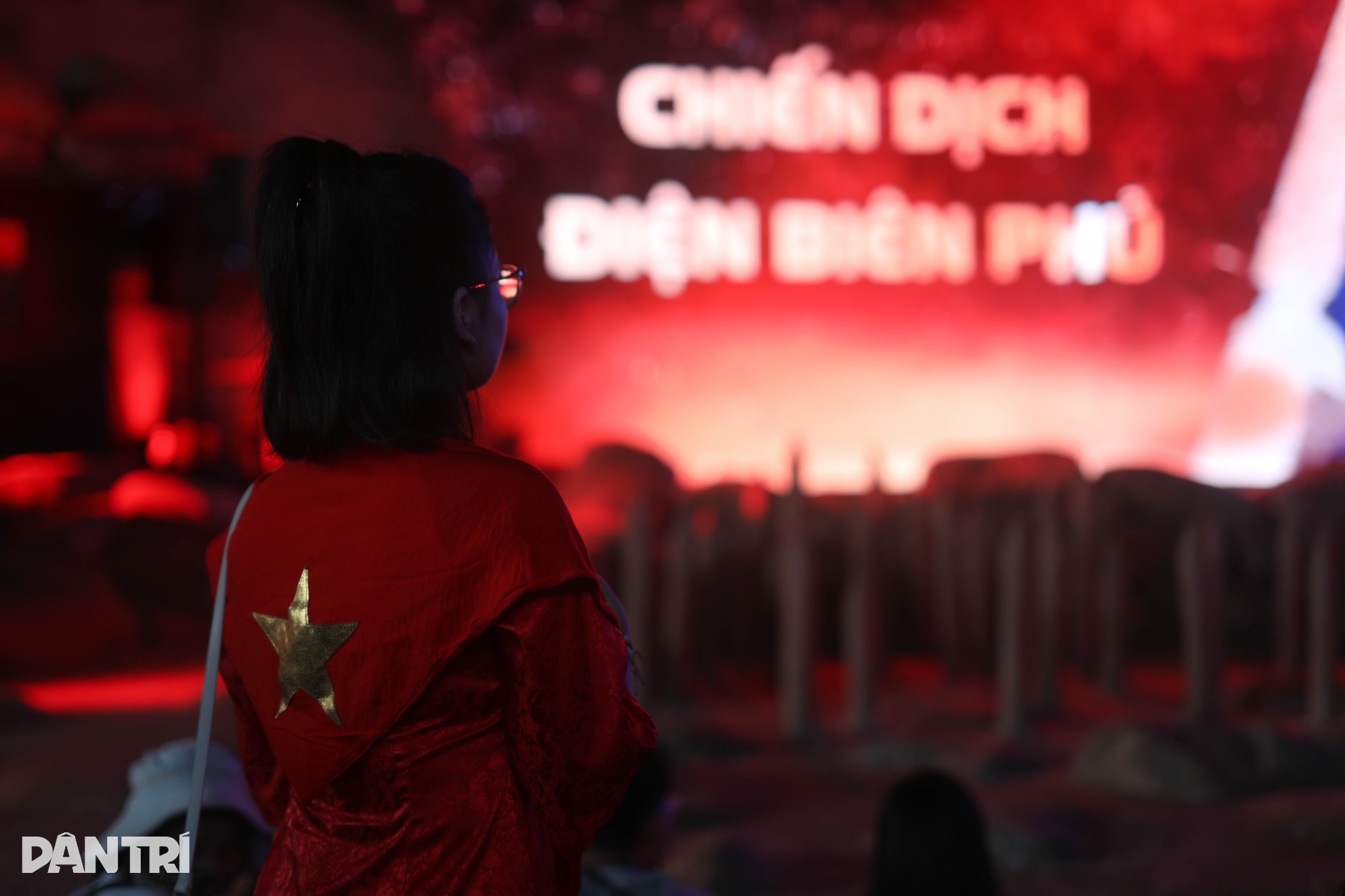 Cụ ông 90 tuổi xếp hàng trải nghiệm lịch sử bằng công nghệ thực tế ảo - 3 Cụ ông 90 tuổi xếp hàng trải nghiệm lịch sử bằng công nghệ thực tế ảo - 3