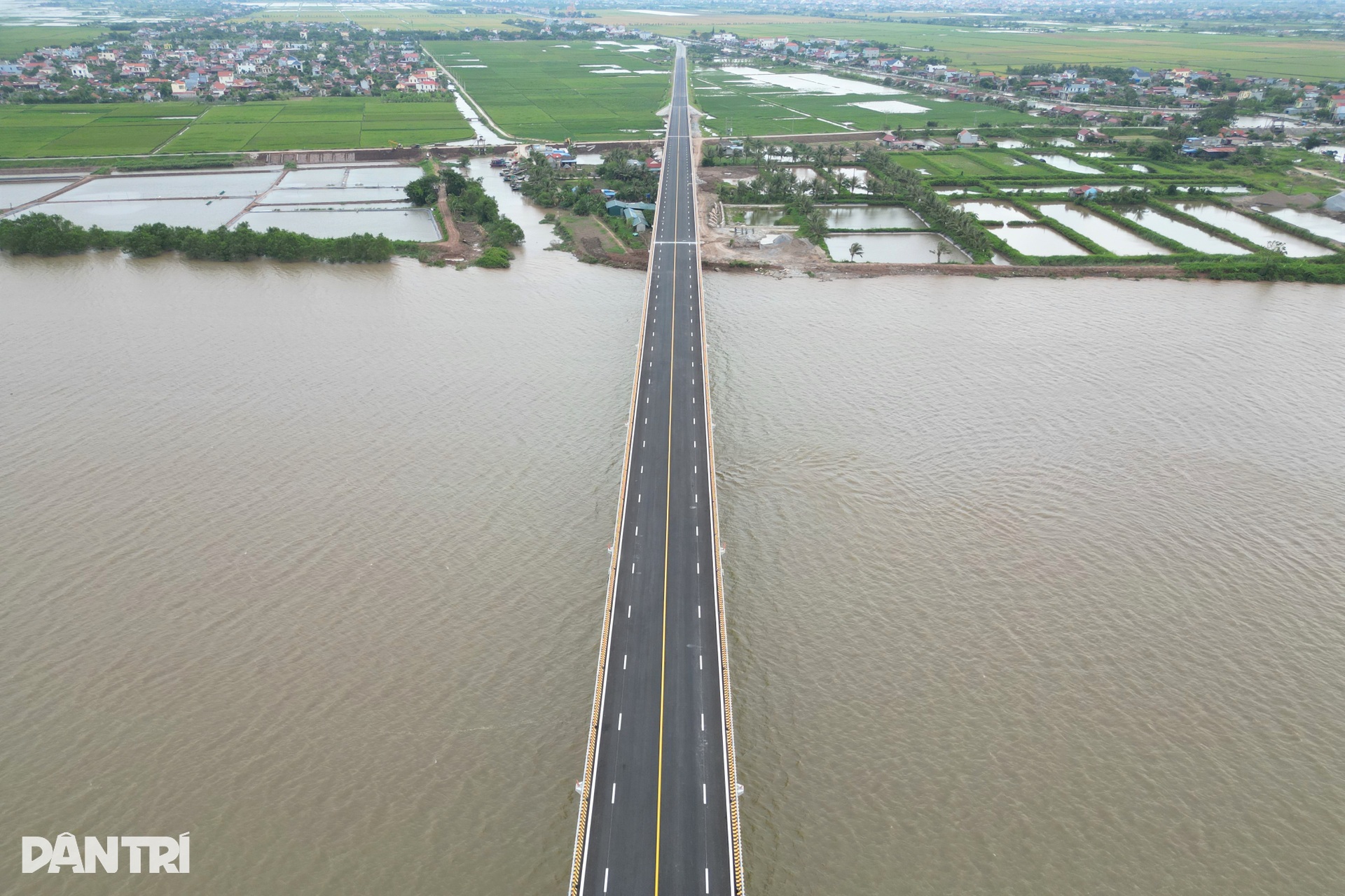 Ngắm cầu gần 700 tỷ đồng vượt sông Đáy, thi công công nghệ hiện đại nhất - 11 Ngắm cầu gần 700 tỷ đồng vượt sông Đáy, thi công công nghệ hiện đại nhất - 11