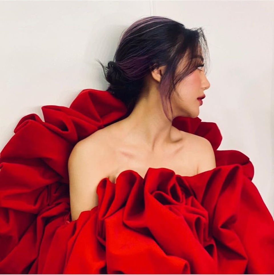 Hòa Minzy bất ngờ tiết lộ đã yên bề gia thất - 2 Hòa Minzy bất ngờ tiết lộ đã yên bề gia thất - 2
