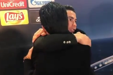 Hành động đẹp của C.Ronaldo với Buffon sau trận Real Madrid-Juventus