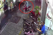 Bẻ khóa trộm xe còn rút dao đe dọa người dân giữa đường