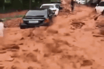 Vụ sạt lở ở Sóc Sơn: "Chỉ dám đứng nhìn nước và bùn đất kéo về như thác đổ"