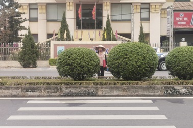 Hải Dương: Vạch sang đường sơn "nhầm chỗ" gây khó cho người đi bộ