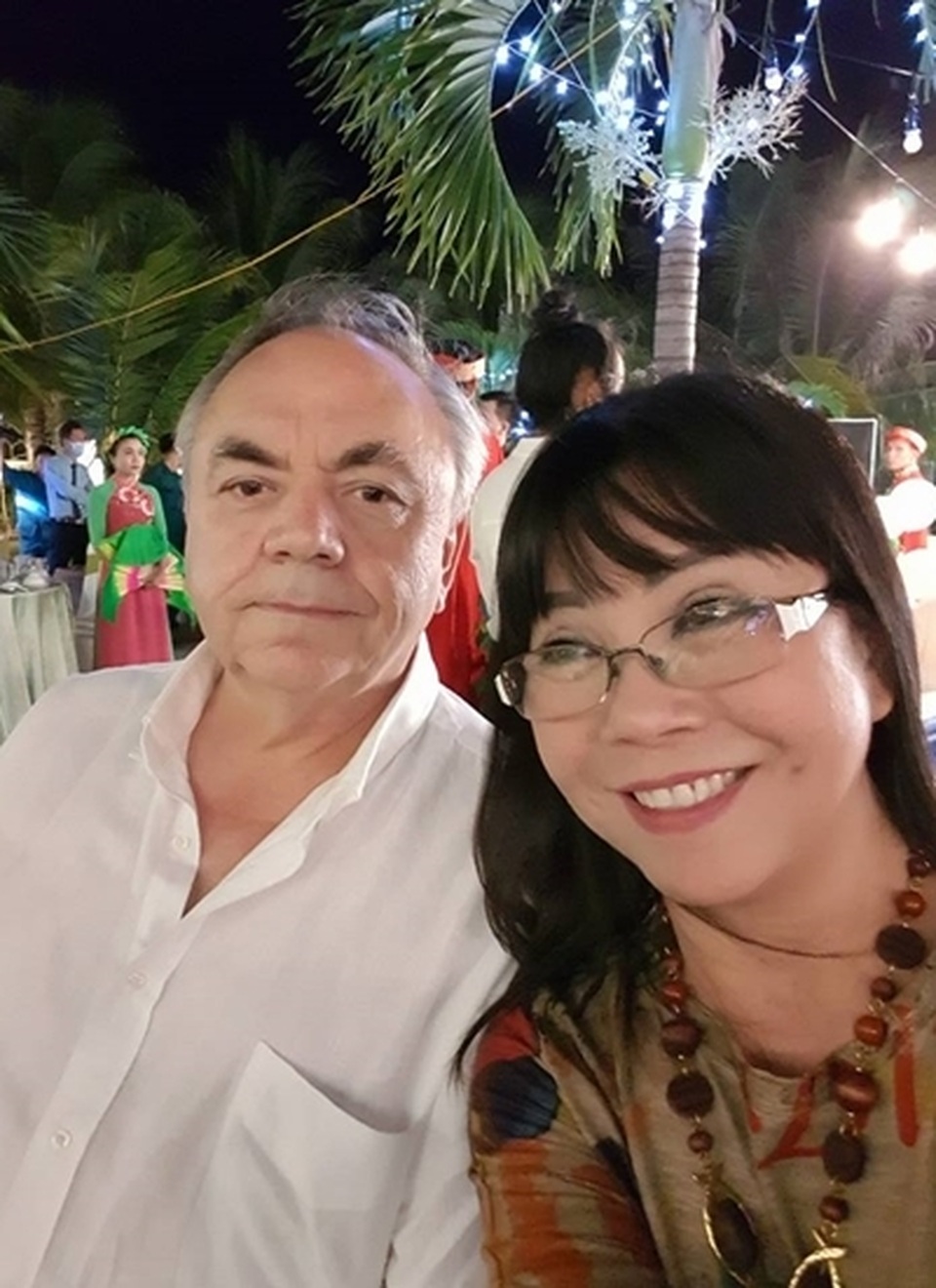 Ca sĩ Ánh Tuyết: “Đầu óc tôi giờ toàn... rau với đất” - 2 Ca sĩ Ánh Tuyết: “Đầu óc tôi giờ toàn... rau với đất” - 2