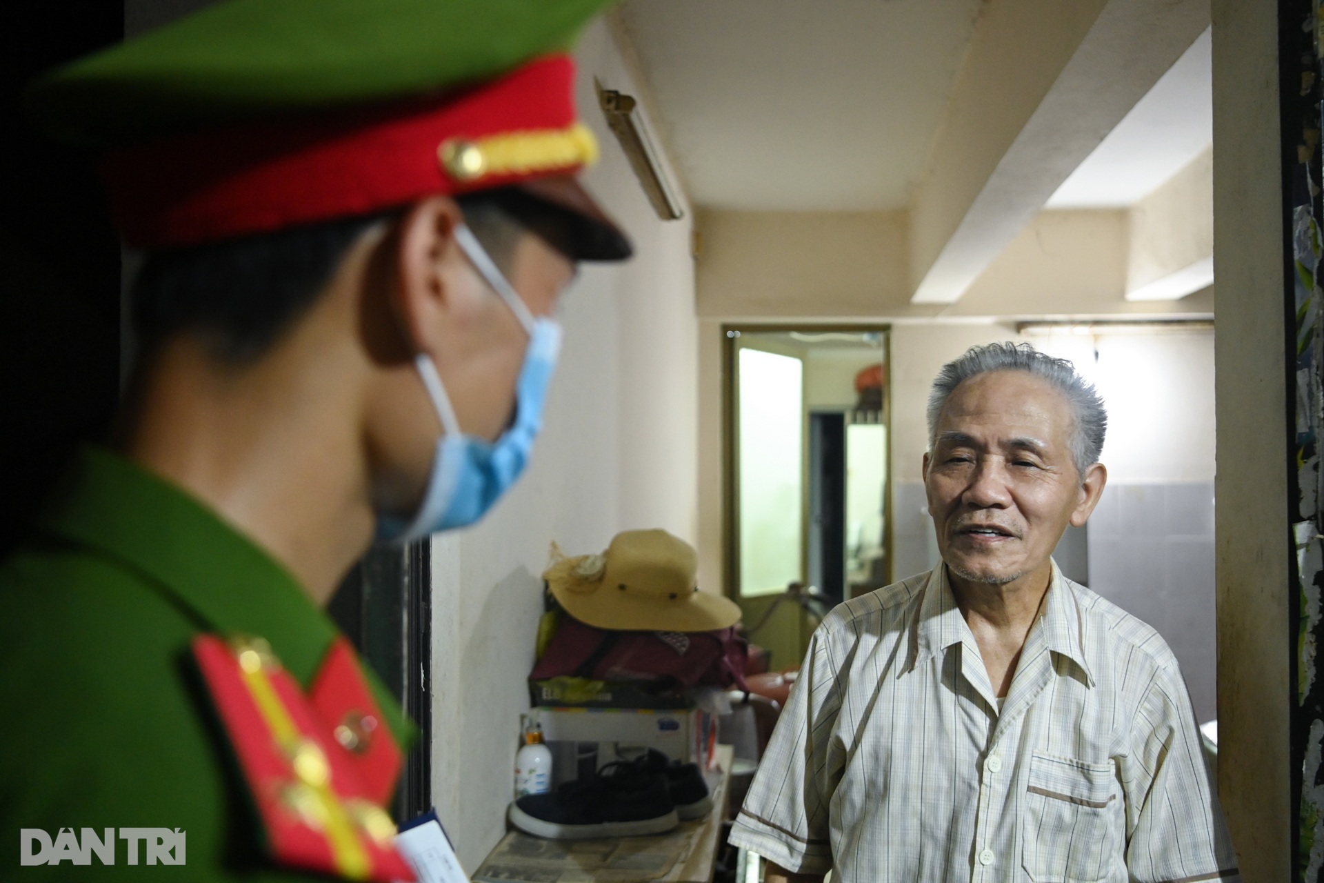 Công an đến tận nhà đưa đón người cao tuổi đi làm căn cước công dân - 6 Công an đến tận nhà đưa đón người cao tuổi đi làm căn cước công dân - 6