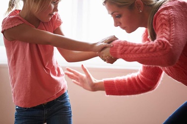 Cha mẹ tại Pháp sẽ không được quyền đánh phạt con