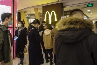 Các nhà hàng tại Mỹ bắt đầu áp dụng các biện pháp chống dịch Covid 19