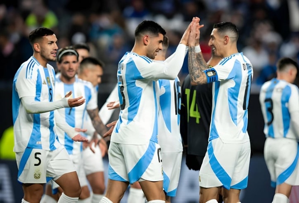 Argentina thắng đậm trong ngày thiếu vắng Messi - 1 Argentina thắng đậm trong ngày thiếu vắng Messi - 1
