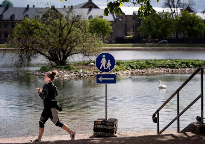 Cập nhật dịch COVID-19: Thêm 2 quốc gia có ca mắc bệnh, Anh đã qua thời kỳ đỉnh cao của dịch - Ảnh 3. Cập nhật dịch COVID-19: Thêm 2 quốc gia có ca mắc bệnh, Anh đã qua thời kỳ đỉnh cao của dịch - Ảnh 3.