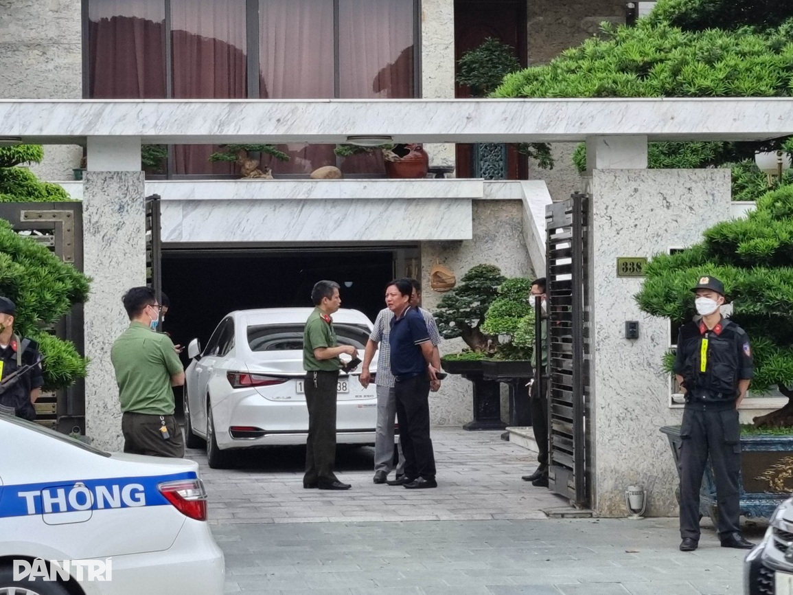 Khám xét nhà riêng nguyên Chủ tịch TP Hạ Long Phạm Hồng Hà - 1 Khám xét nhà riêng nguyên Chủ tịch TP Hạ Long Phạm Hồng Hà - 1