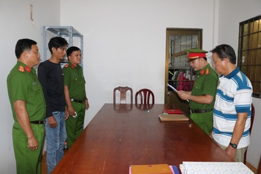 Xưng "đại ca xã đảo" để trấn lột tiền thương lái mua tôm